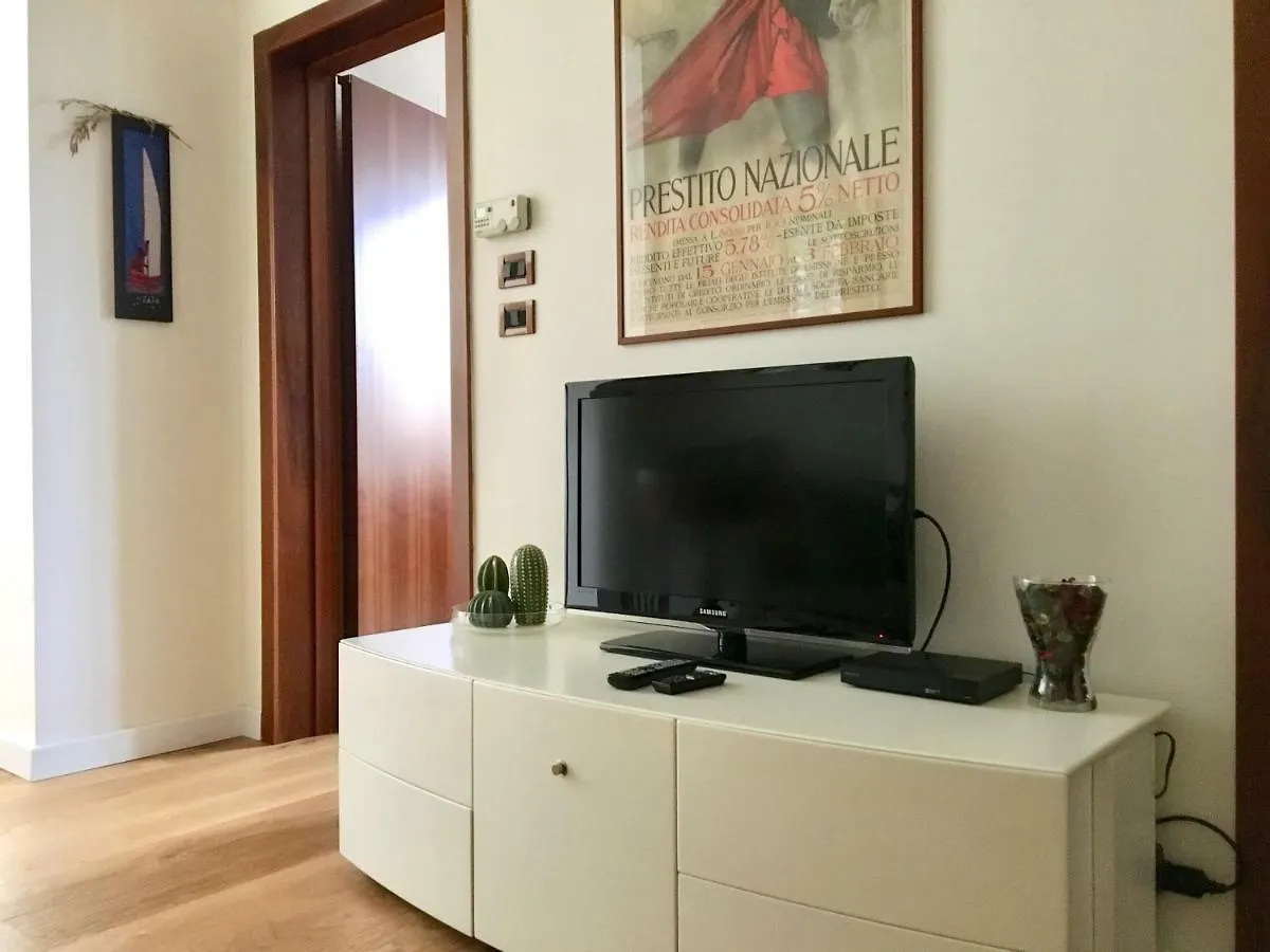 博洛尼亚Chez Fratellini, Deluxe Flat With Garden & Parking公寓 公寓